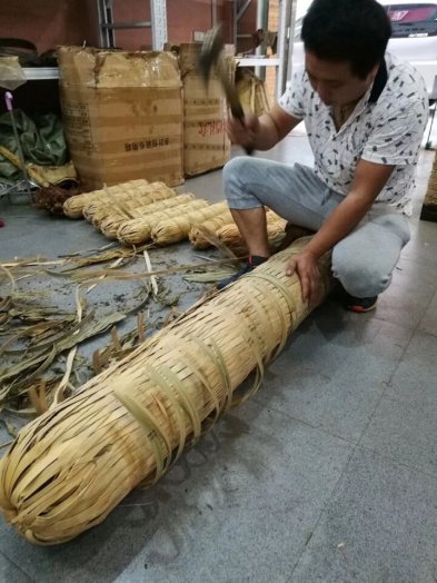  由納新茶業(yè)定制的百兩(2014)、千兩(2016)今天開(kāi)切